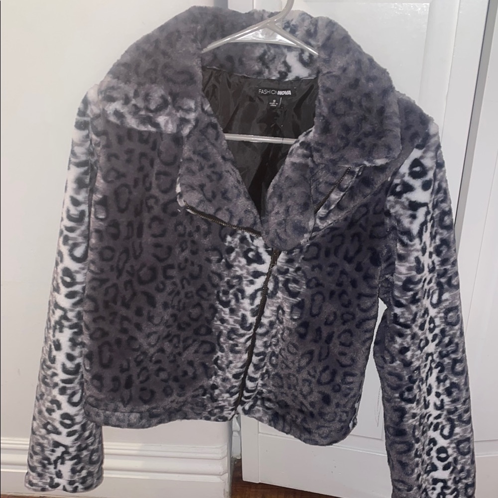 Fashion Nova Gray Black Teddy Jacket Plush Cozy Style
